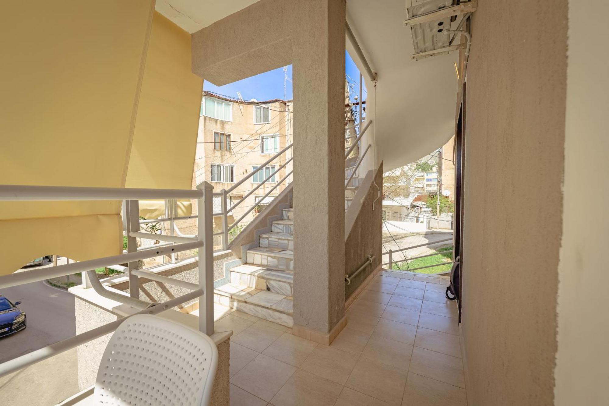Ladi Guest House Sarandë Esterno foto
