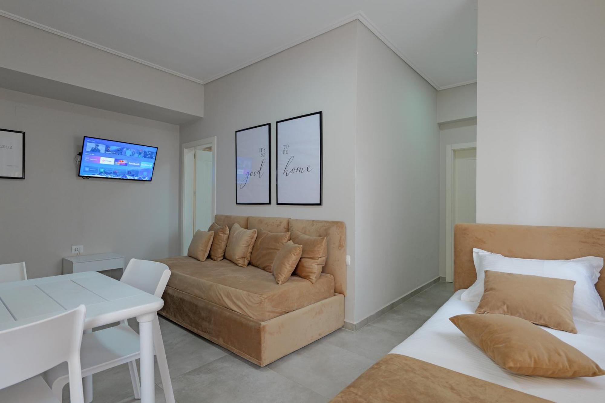 Ladi Guest House Sarandë Esterno foto