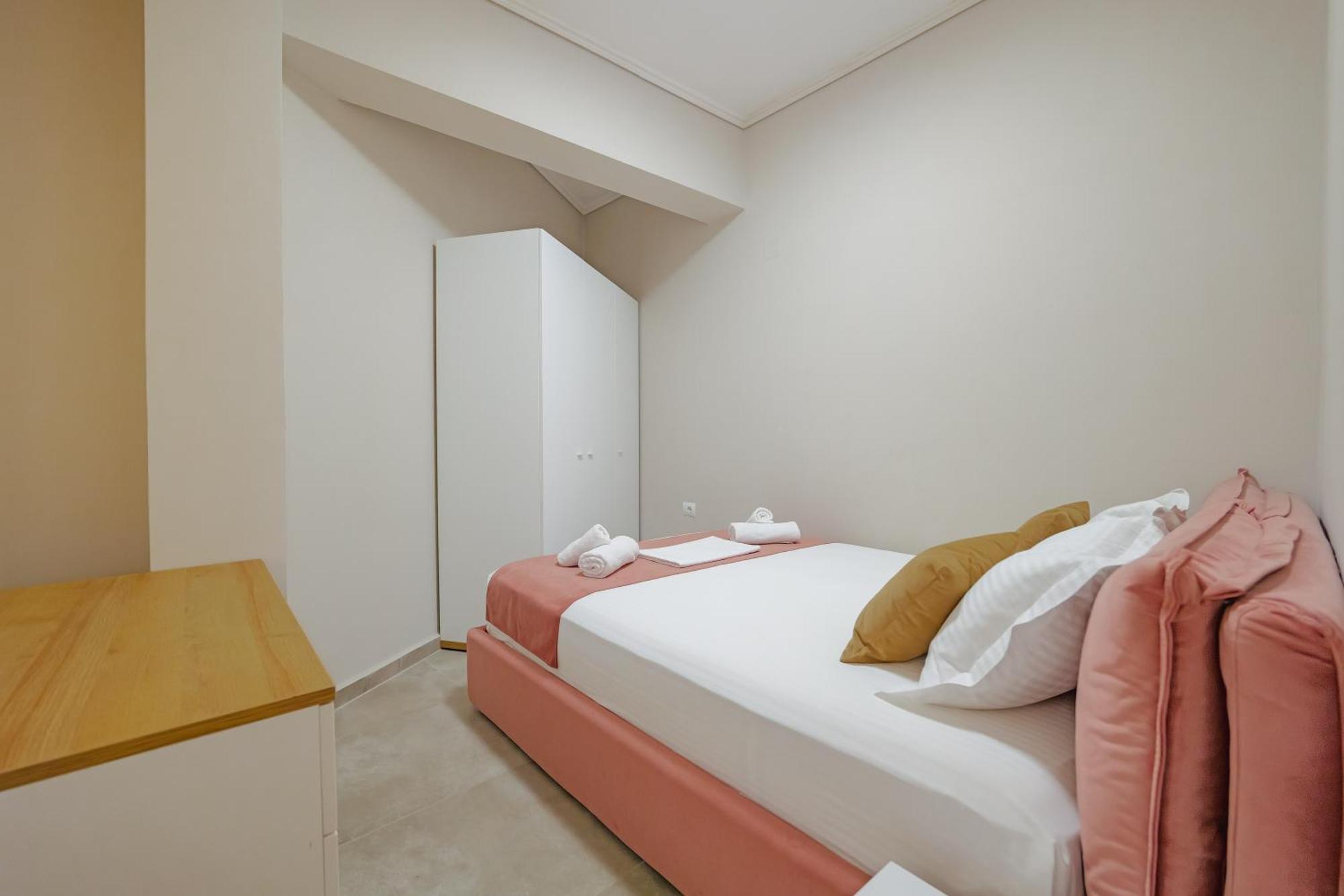 Ladi Guest House Sarandë Esterno foto