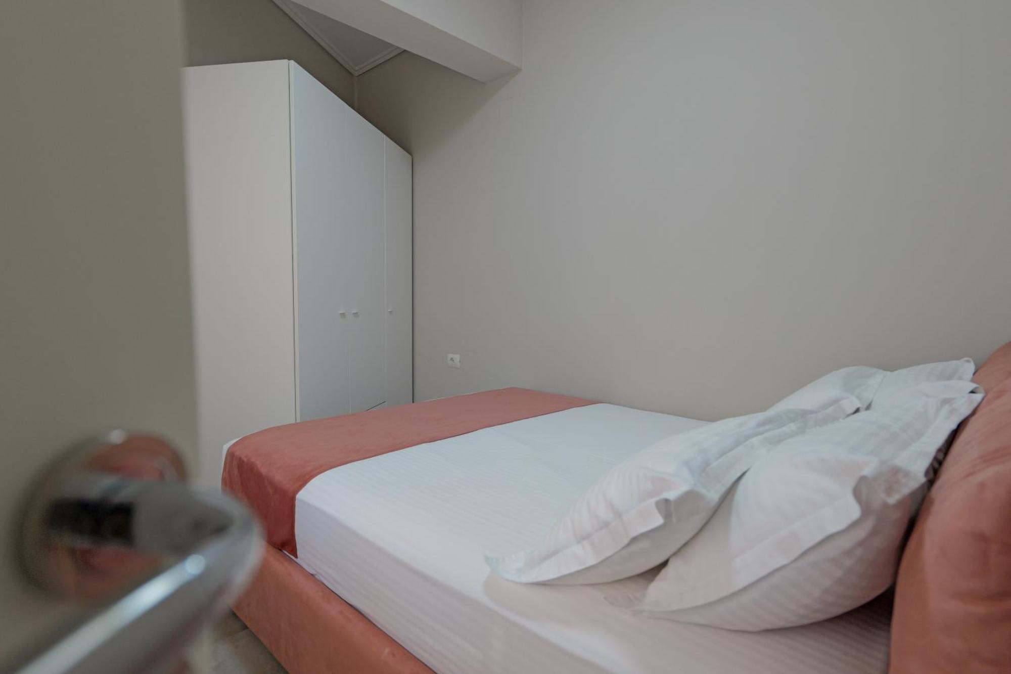 Ladi Guest House Sarandë Esterno foto