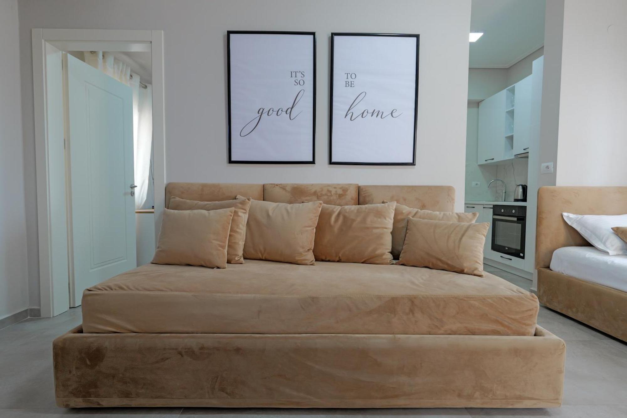Ladi Guest House Sarandë Esterno foto