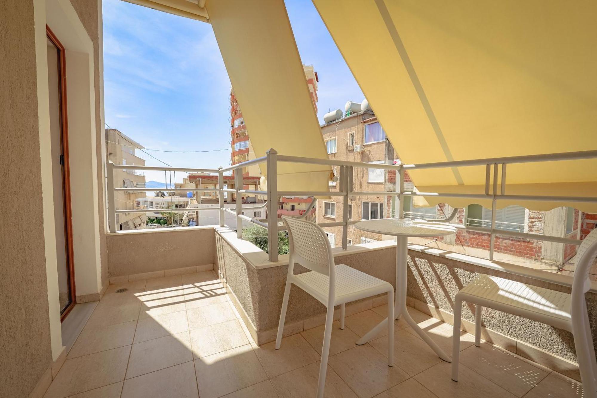Ladi Guest House Sarandë Esterno foto