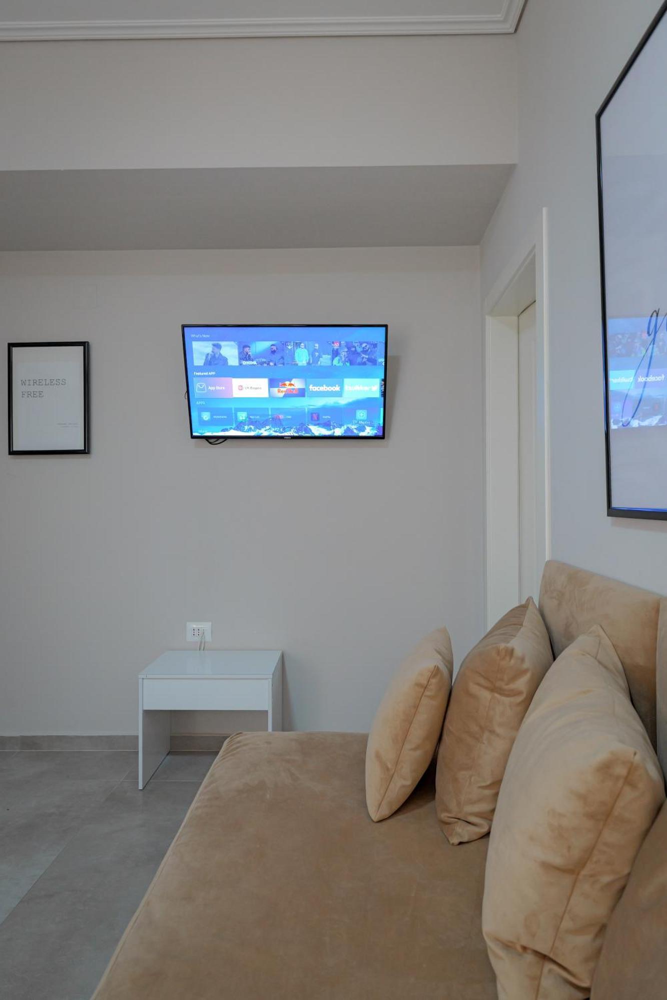 Ladi Guest House Sarandë Esterno foto