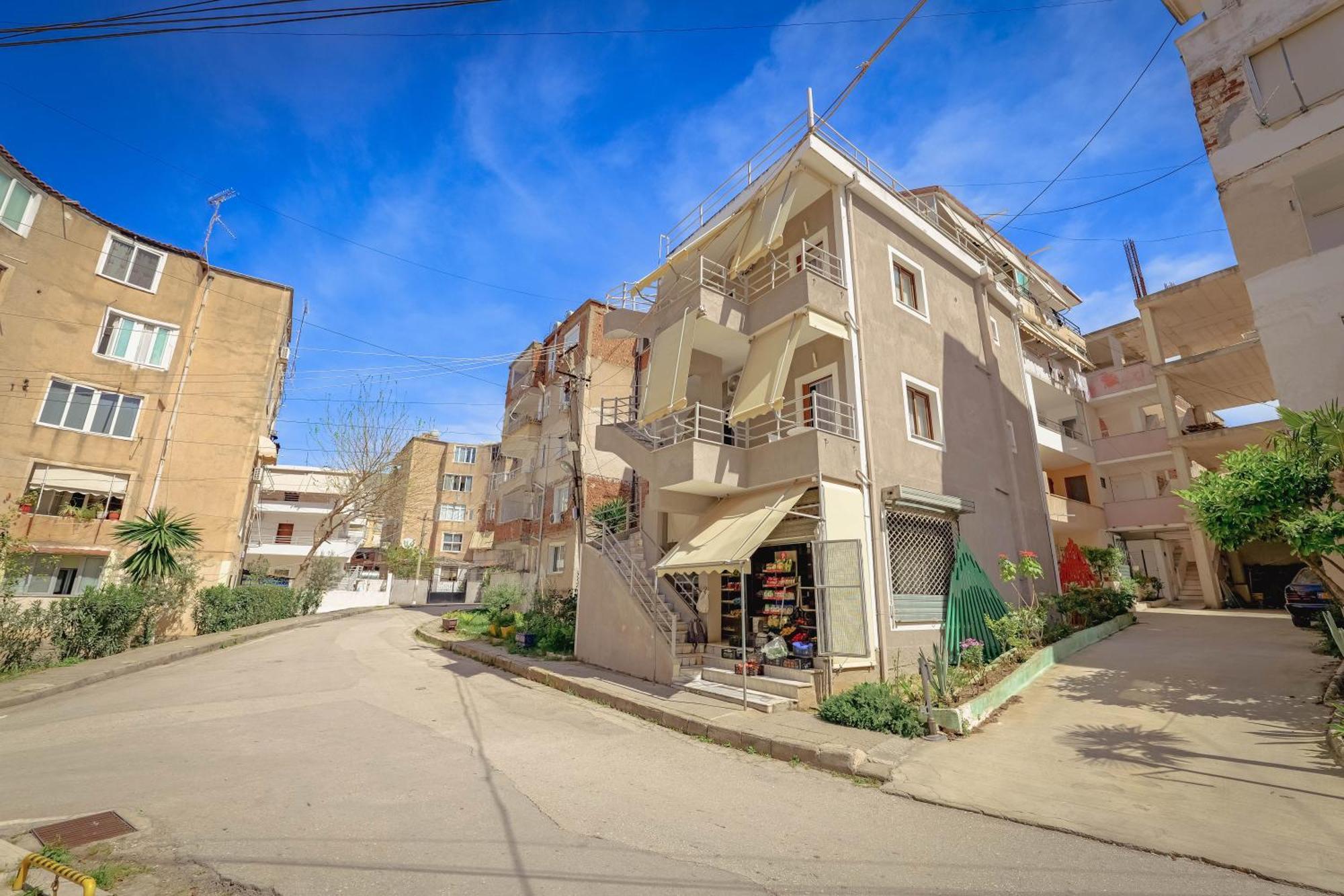 Ladi Guest House Sarandë Esterno foto