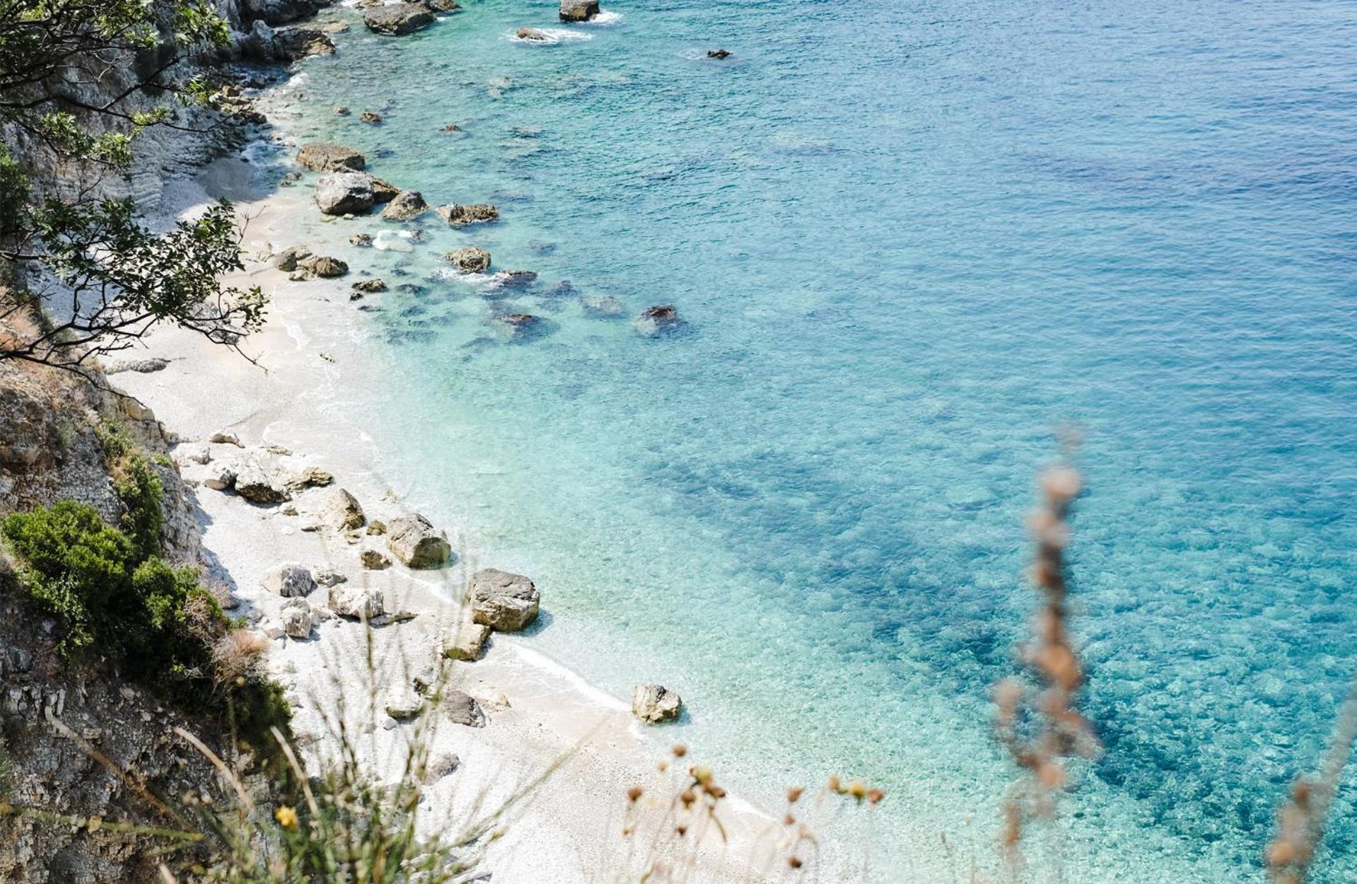 Ladi Guest House Sarandë Esterno foto